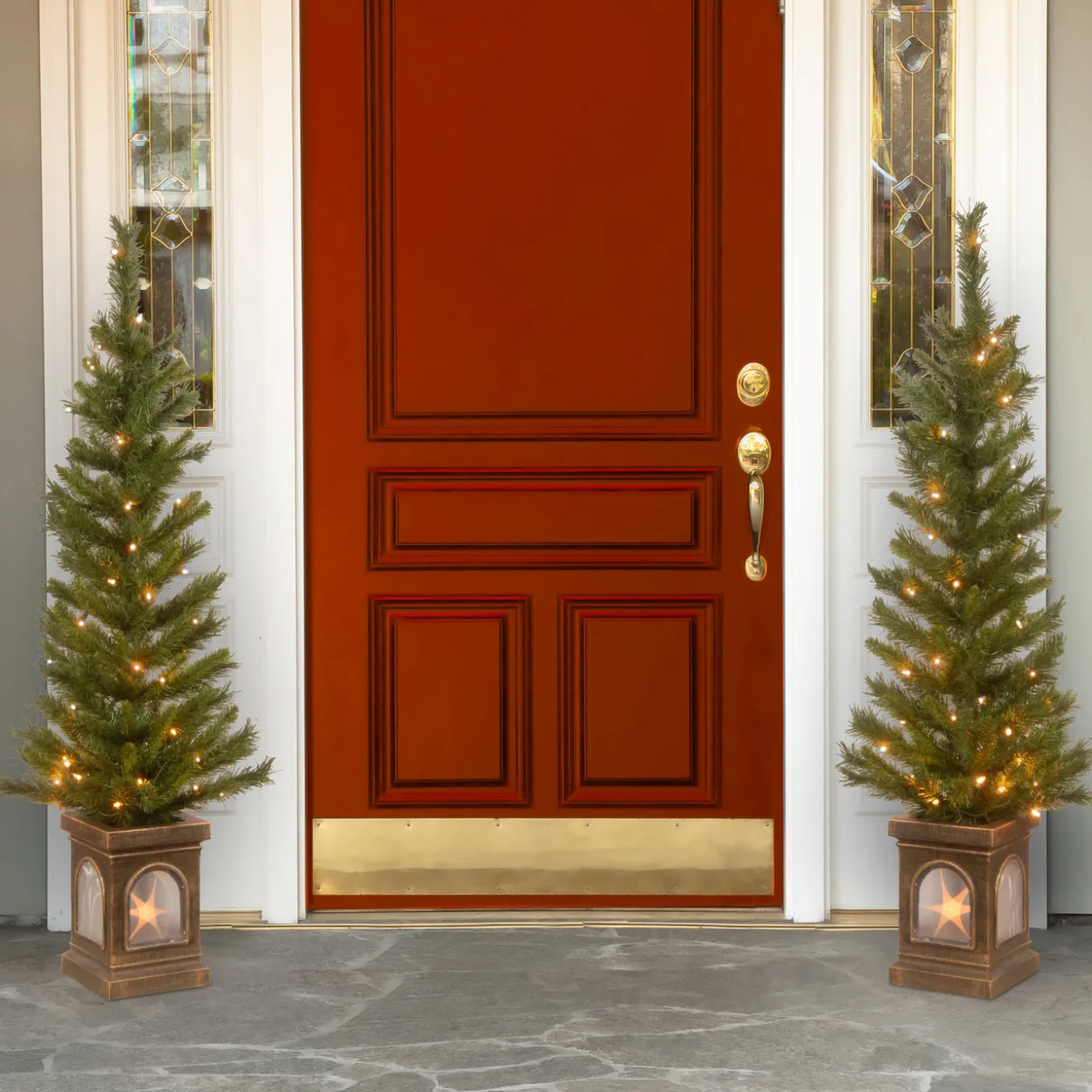 4 ft. Pre-Lit Leigh Valley Tree Set with Clear Lights