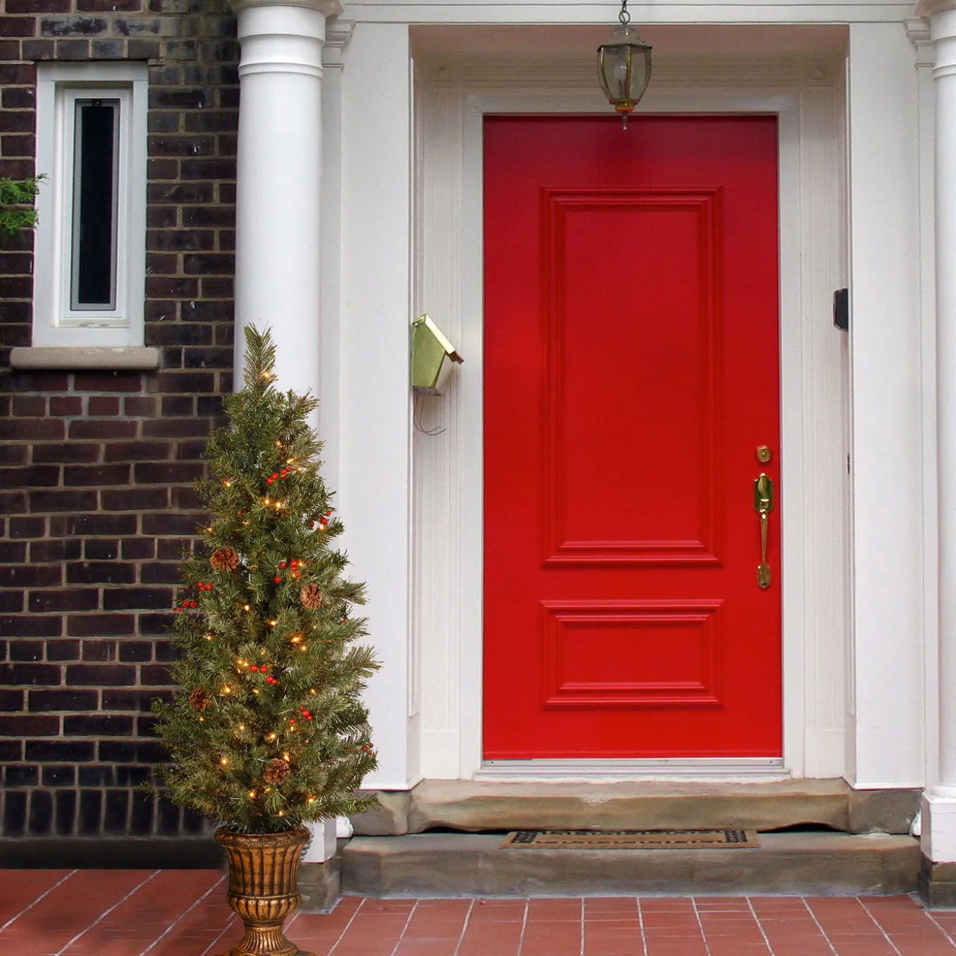 4 ft. Pre-Lit Montclair Spruce Tree with Clear Lights