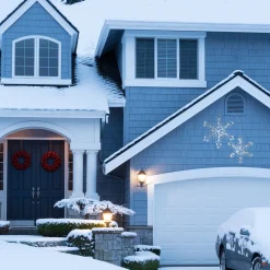 24 in. Pre Lit Diamond Tip Snowflake Decorationvwith Cool White LED Lights