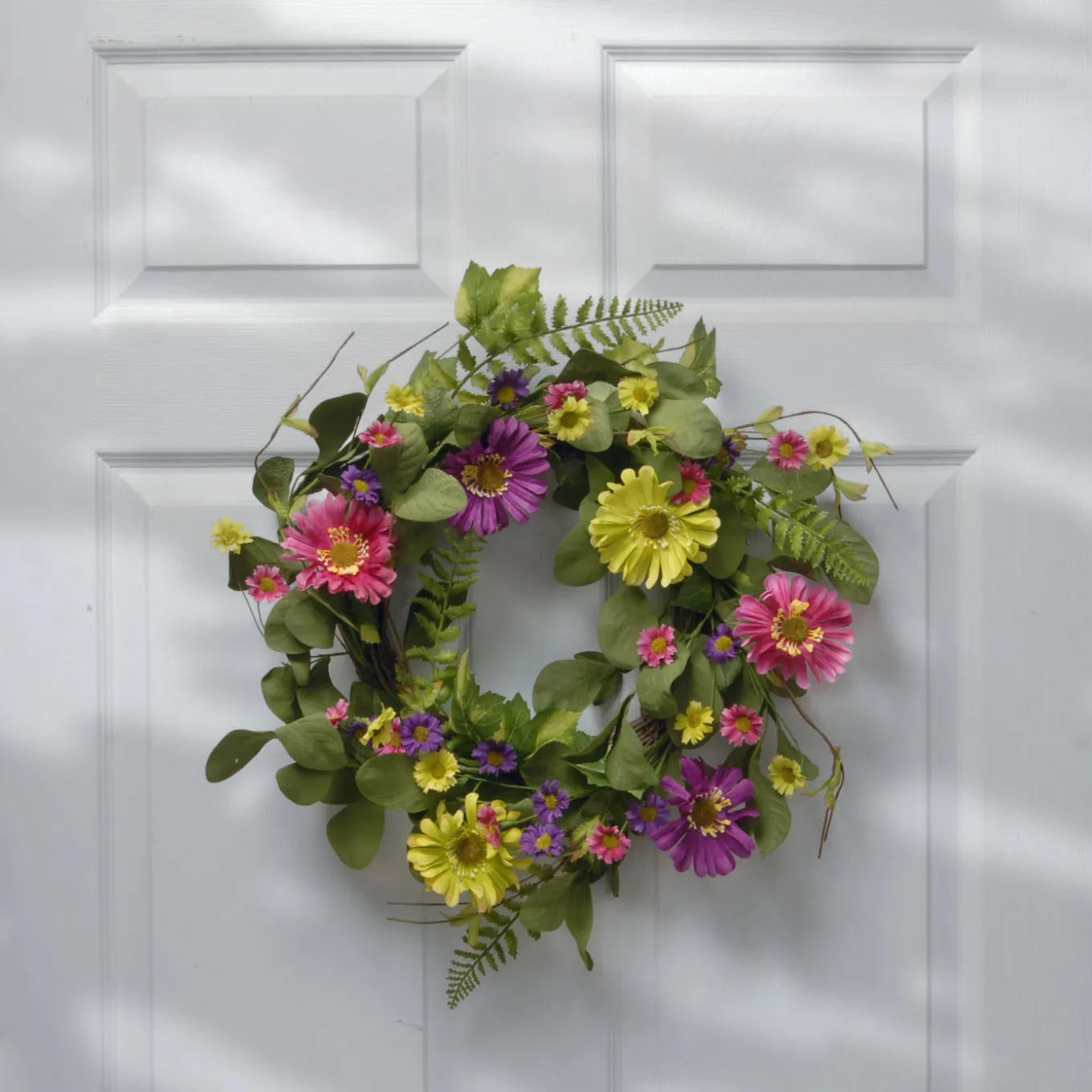 22 in. Spring Wreath with Dasiy Blooms, Leafy Greens
